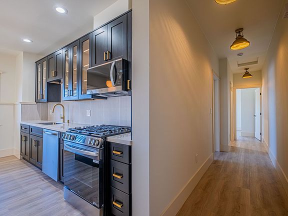 2nd image of 216-218 N Catalina Ave #216C