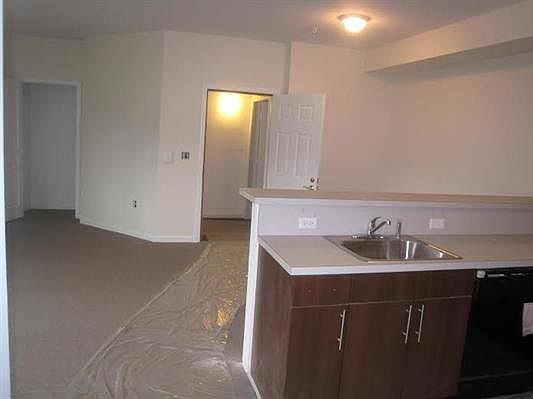 4th image of 845 Newark Ave APT 2