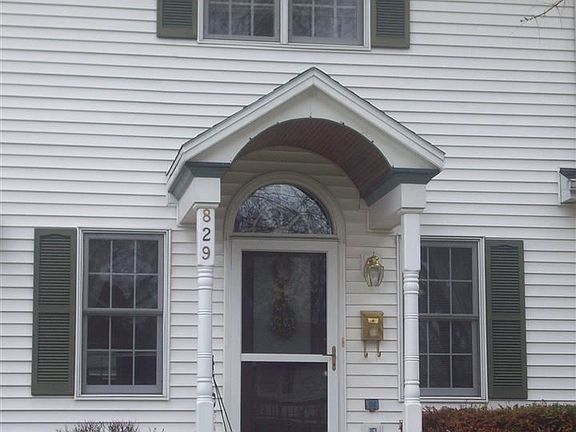 2nd image of 829 Sutherland Ave