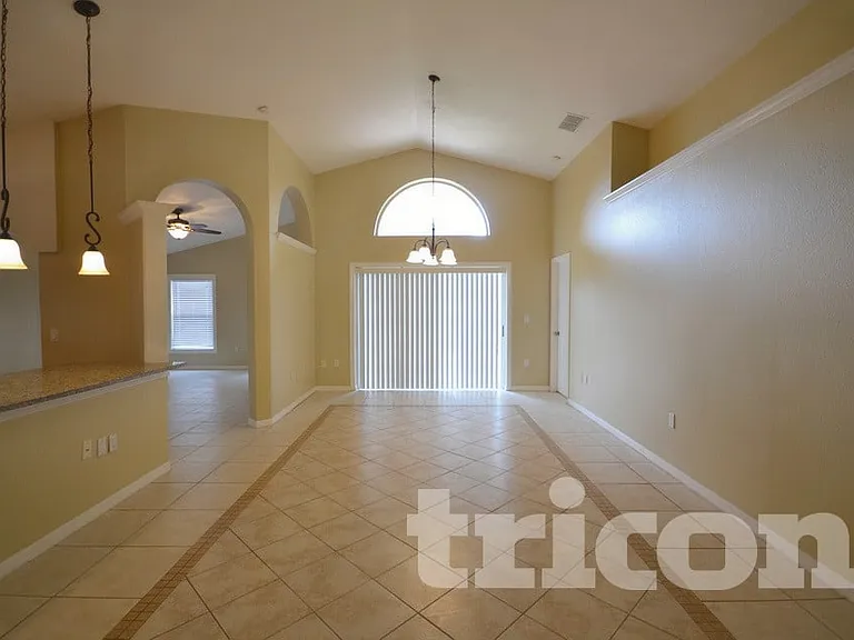 2517 Clareside Dr — Photo 2