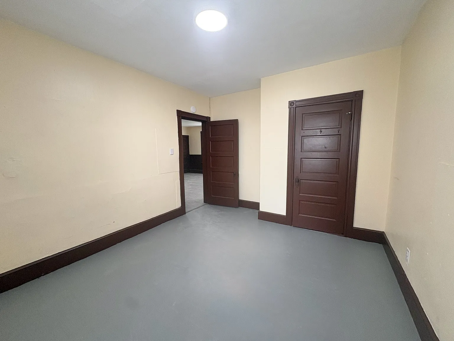 4 bed, $1,800 — Photo 2