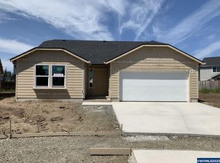 2271 Cheadle Lake Ct, Lebanon, OR 97355