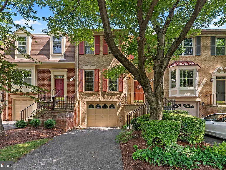 11017 Cedarwood Dr — Photo 1