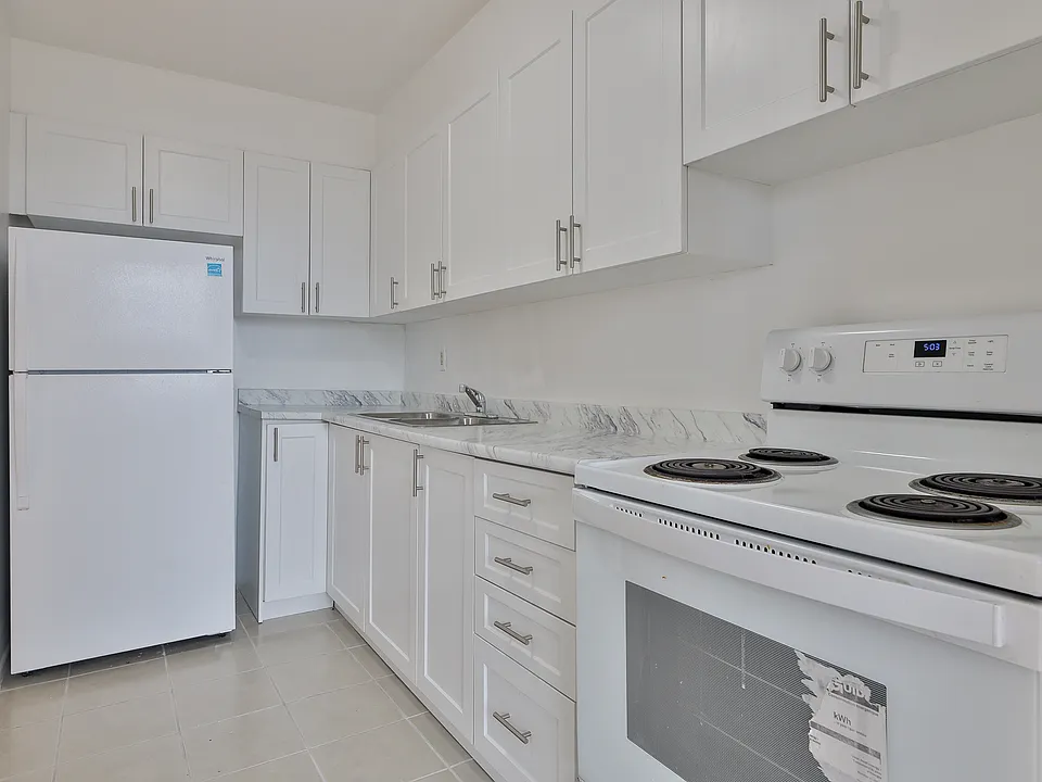 2089 Lawrence Ave W