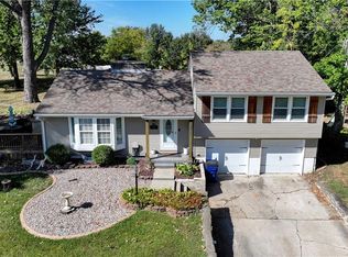 171 Anchor Dr, Lake Tapawingo, MO 64015