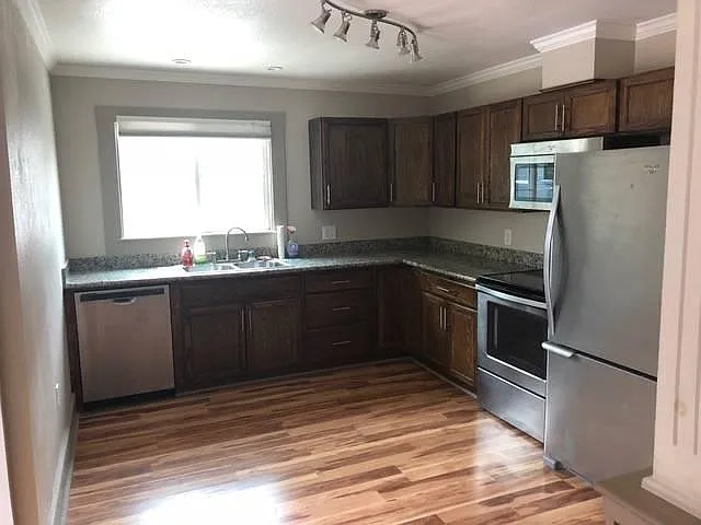 2155 Chestnut St — Photo 15
