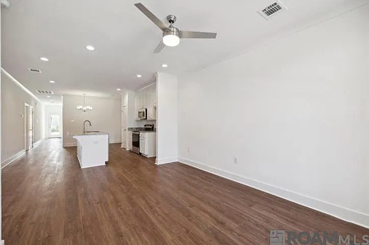 3 bed, 1441 sqft, $2,100 — Photo 4