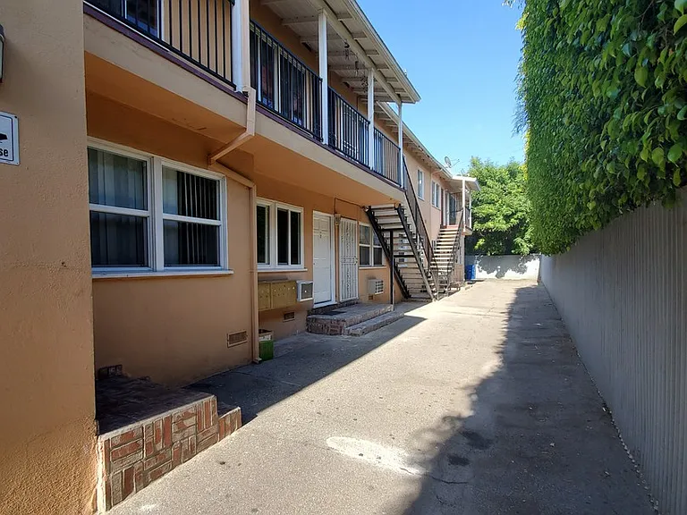 1306 N Las Palmas Ave #2 — Photo 9