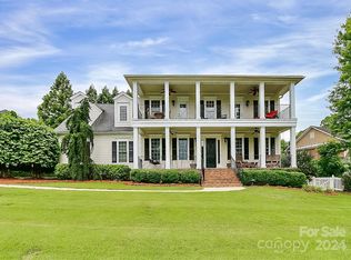 3335 Schooner Ln, Lake Wylie, SC 29710