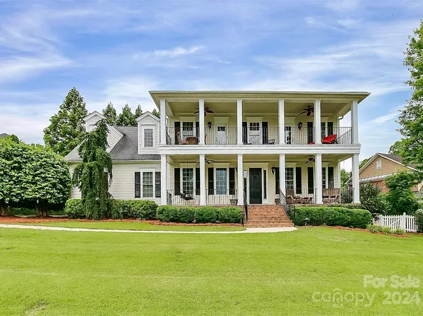 3335 Schooner Ln, Lake Wylie, SC 29710