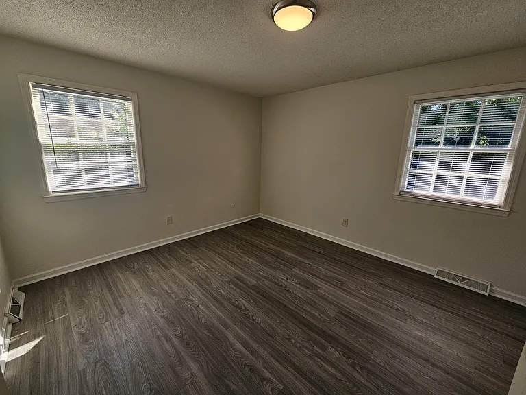 404 Millhouse Rd — Photo 8