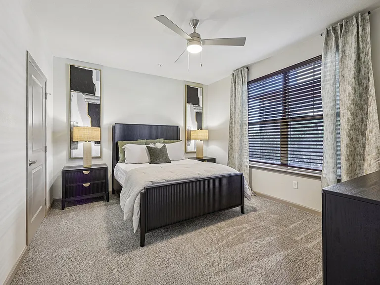 Vine + Vail Townhomes and Apartments — Photo 9