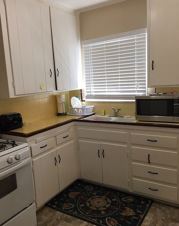 1st image of 616 E Magnolia Blvd