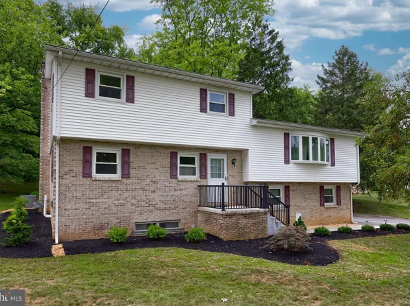 404 Allegheny Dr, York, PA 17402