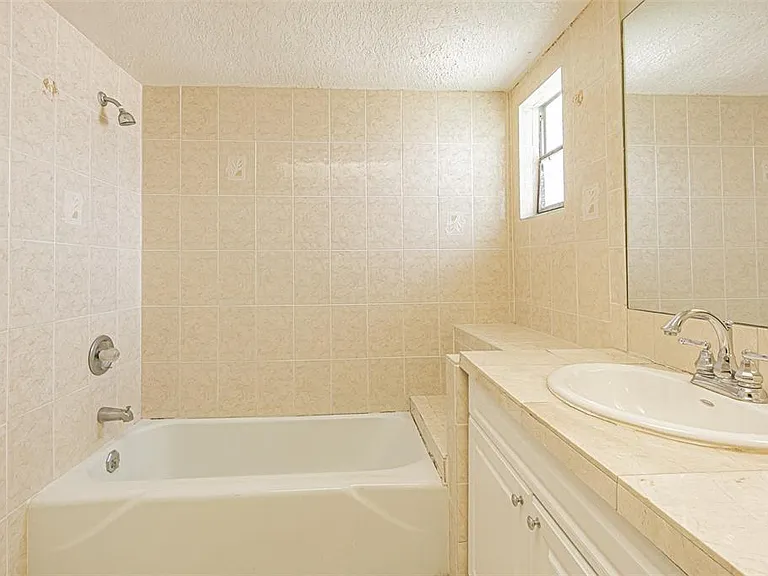 4149 Floramar Ter — Photo 16