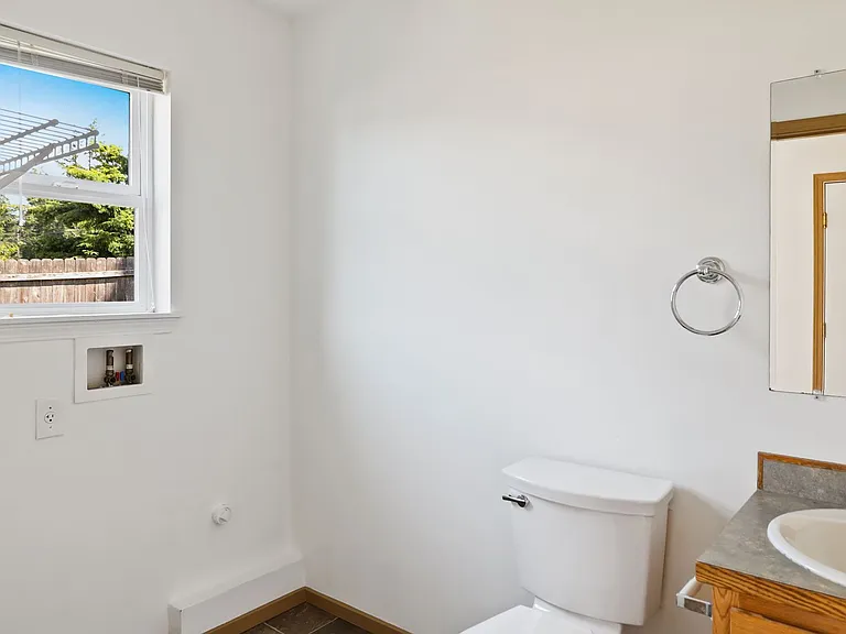 760 NW Paragon Pl — Photo 5