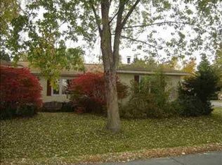 29 Hakes Rd, Troy, NY 12180