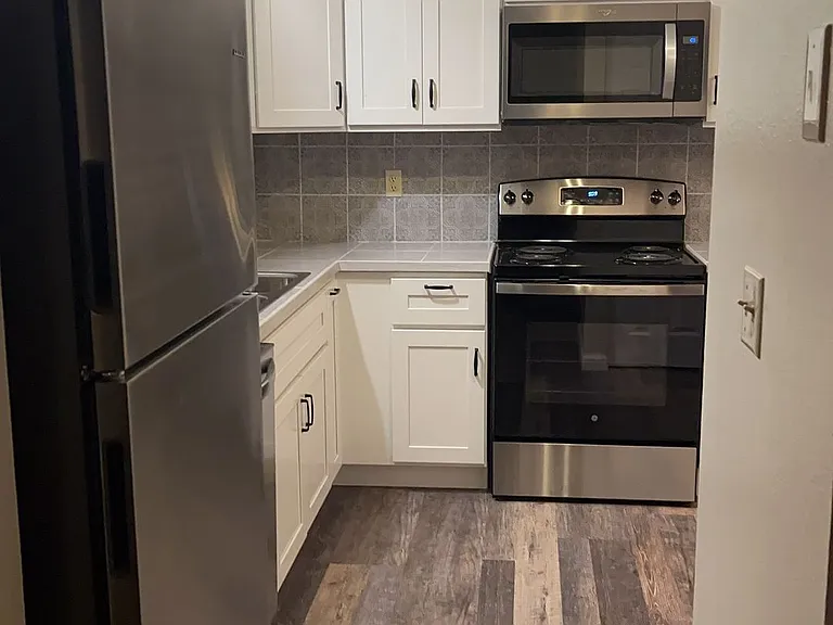 1690 NE Pleasant St #206 — Photo 1