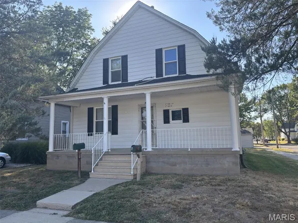 1700 Cypress St, Highland, IL 62249