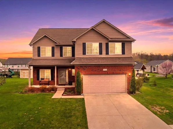 8131 Peninsula Cir, Grand Blanc, MI 48439