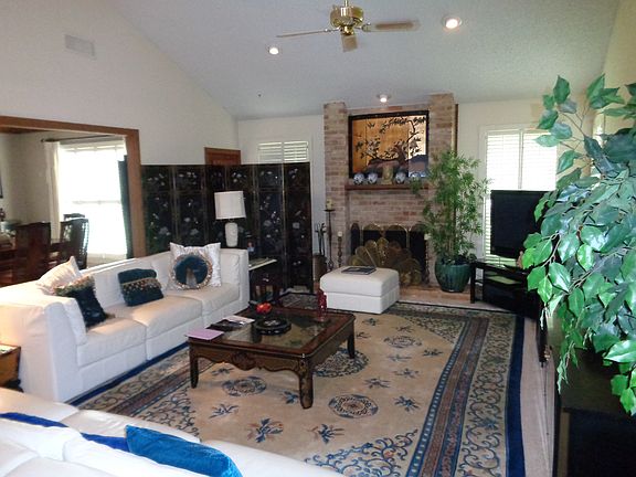 3rd image of 108 Trailcrest St