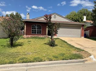 521 Hollyberry Dr, Mansfield, TX 76063