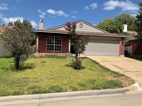 521 Hollyberry Dr, Mansfield, TX 76063