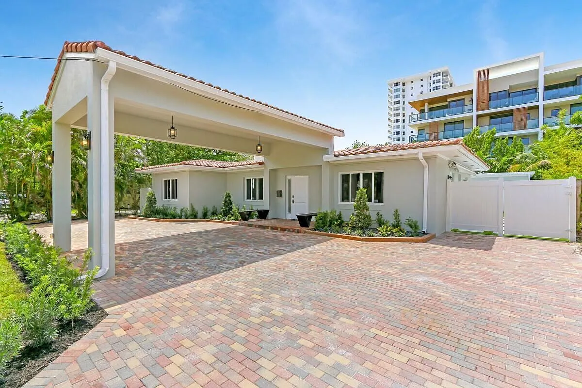 4 bed, 4.0 bath, 2198 sqft, $10,000 — Photo 1