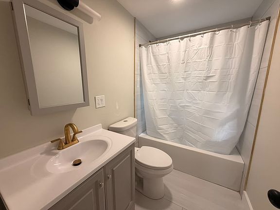 5th image of 64 Chamberlain St #6B
