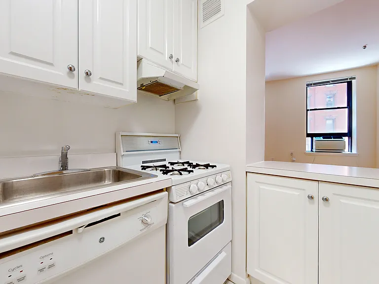 1 Astor Pl #3P — Photo 6