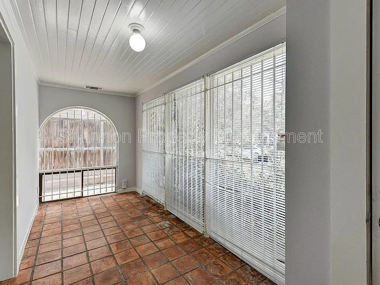 1748 Hawthorne St #B — Photo 4