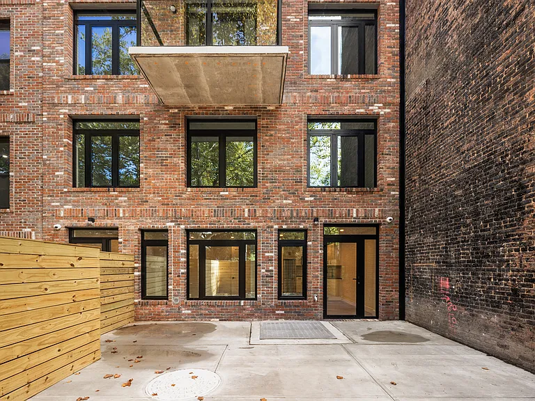 113 Clinton Ave #1R — Photo 12