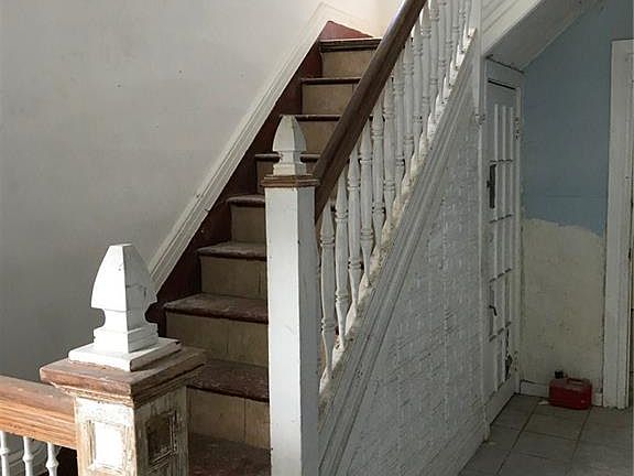 2nd image of 813 West Ave