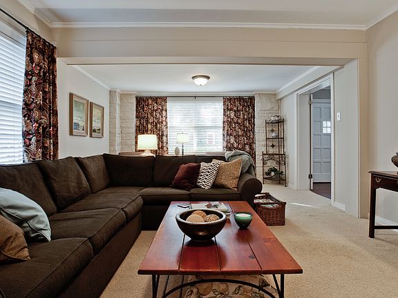 4th image of 6925 Meadow Lake Ave