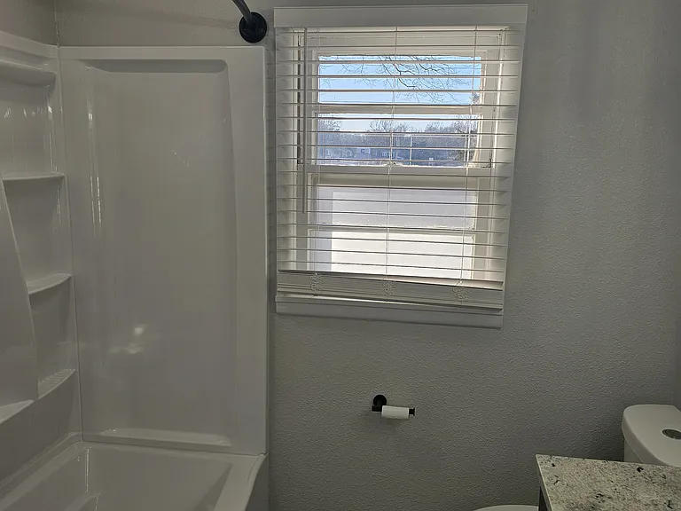 1310 S River St — Photo 18