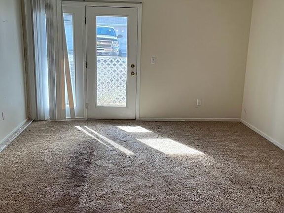 4th image of 140 Pine Lake Dr APT 2
