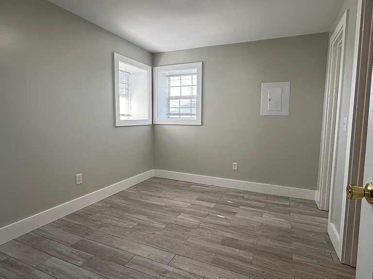 905 Riverside Dr #4 — Photo 4