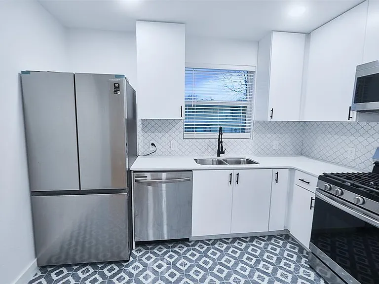 3300 Tom Green St #3 — Photo 11