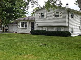 11075 W Carnahan Ave, Beach Park, IL 60099