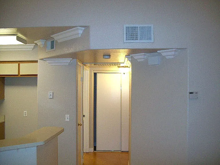 Alcantara Home Apts — Photo 33