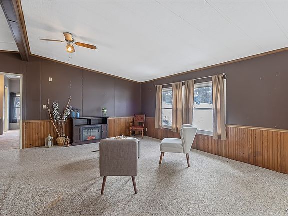 4th image of 799 Rowlee Rd