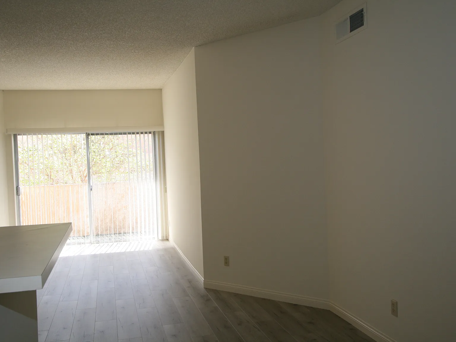 1 bed, 700 sqft, $2,090 — Photo 2