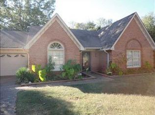 401 Locust Grove Dr, Cordova, TN 38018