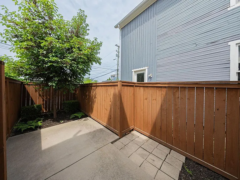 567 Lathrop St — Photo 41