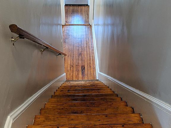 5th image of 843 W Washington St