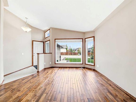 5th image of 101 N Oldring Cres