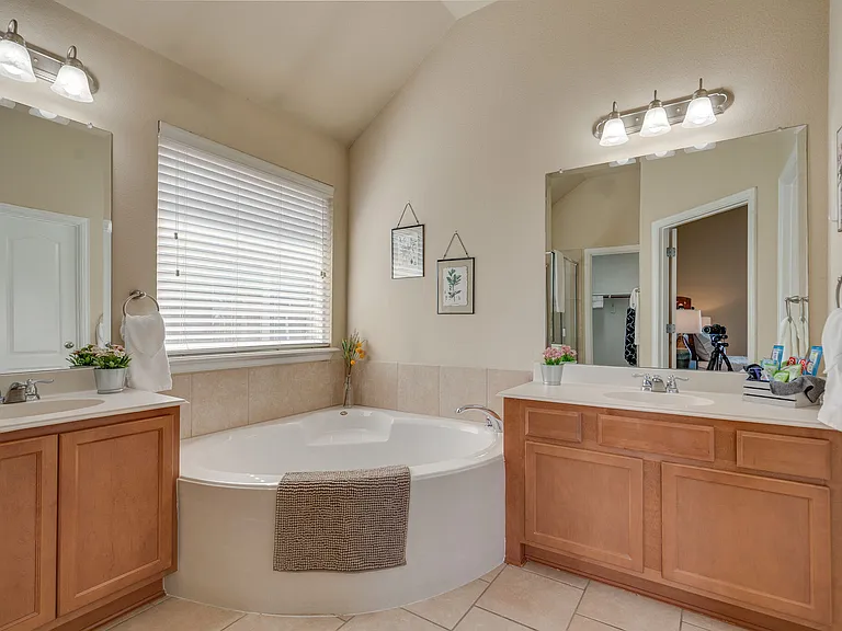 1105 Lone Pine Dr — Photo 11