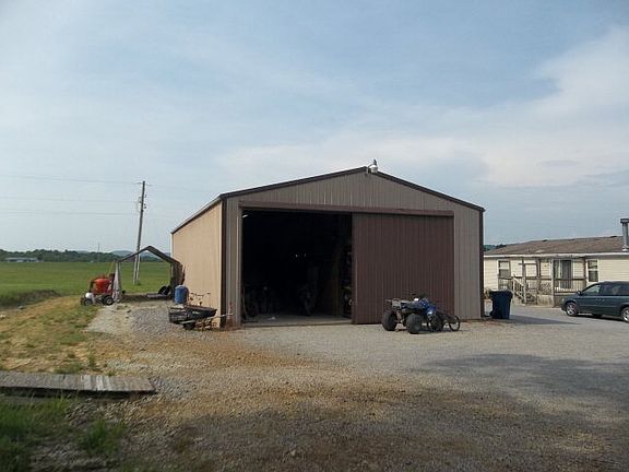 2nd image of 206 Shelby Ln