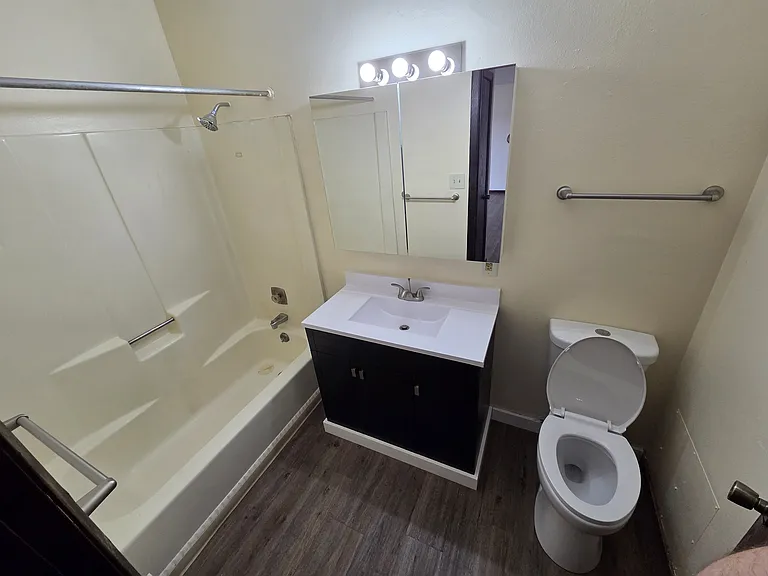 425 S Thayer Ave #101 — Photo 7