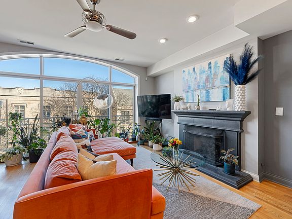 2nd image of 727 W Belmont Ave APT 8